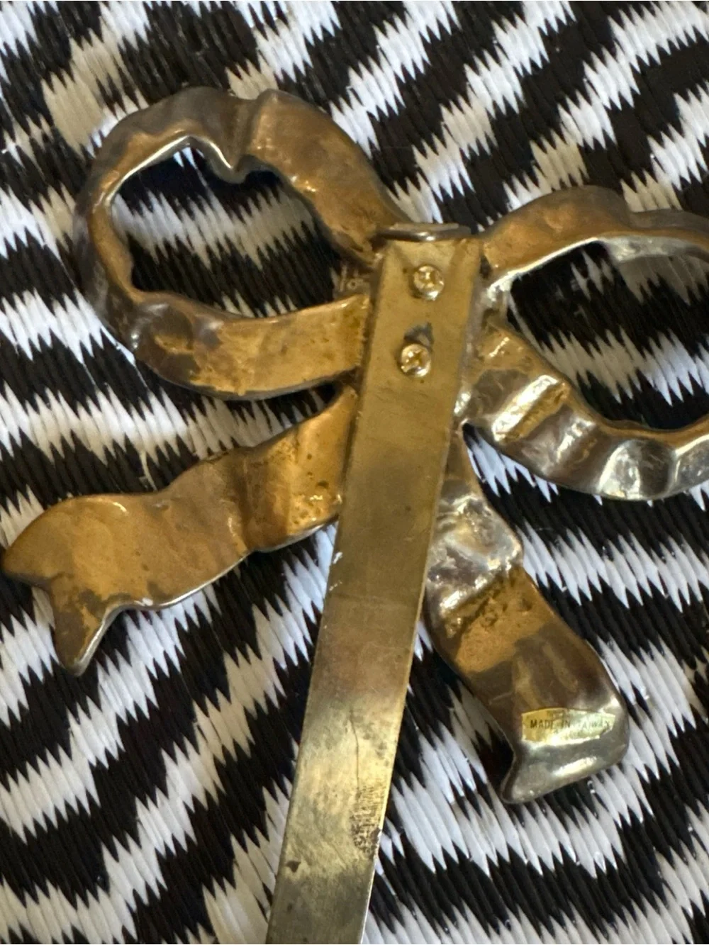 Vintage Brass Bow Wall Hooks - Decorative Gold Tone Home Wall Decor